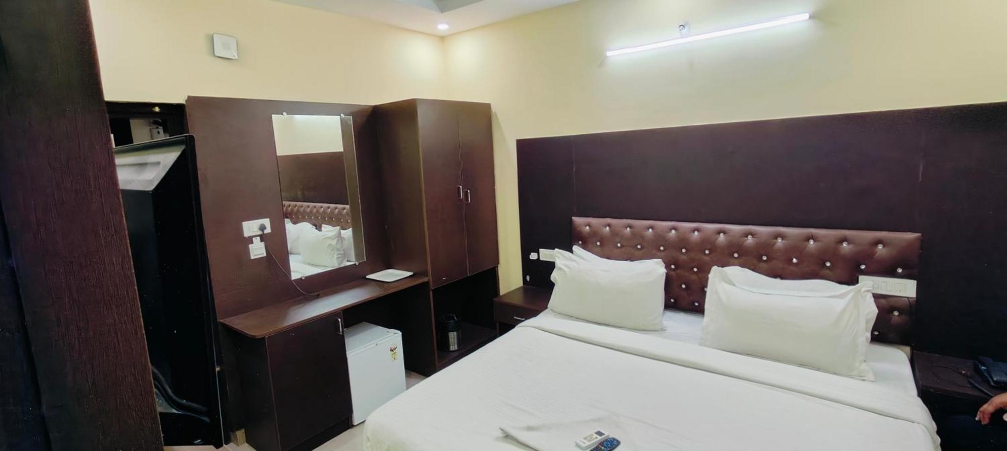 Pph Royal Gs Comforts Opp Mall Of Asia บังกาลอร์ ภายนอก รูปภาพ